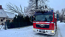 Ostatniej doby strażacy 86 razy interweniowali w związku z opadami śniegu Ostatniej doby strażacy 86 razy interweniowali w związku z opadami śniegu